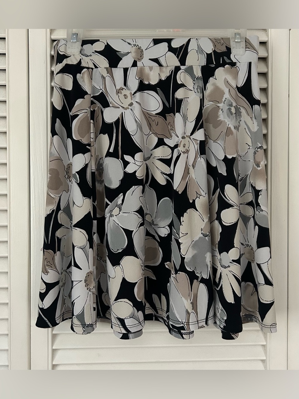 Suzy Shier Black Floral Circle Skirt
